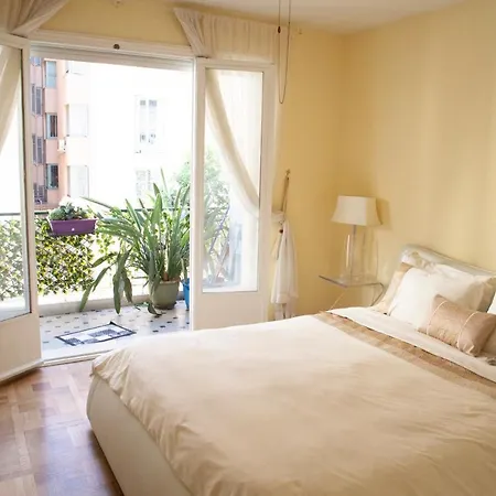 Chill Out Apartment, 2 Mins From *