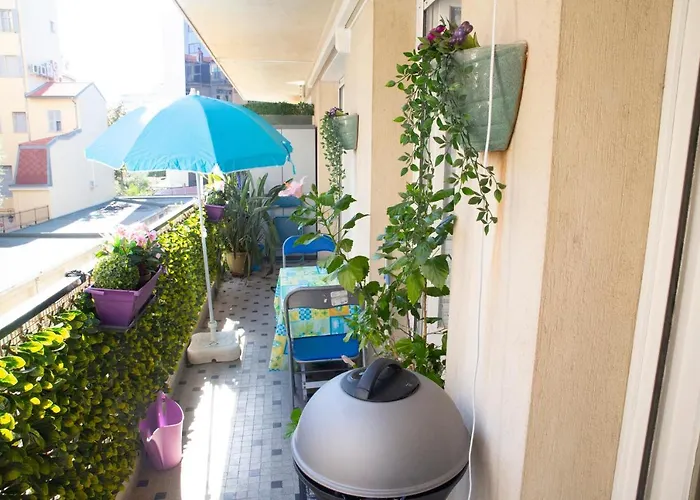 Chill Out Apartment, 2 Mins From Apartmán Nice